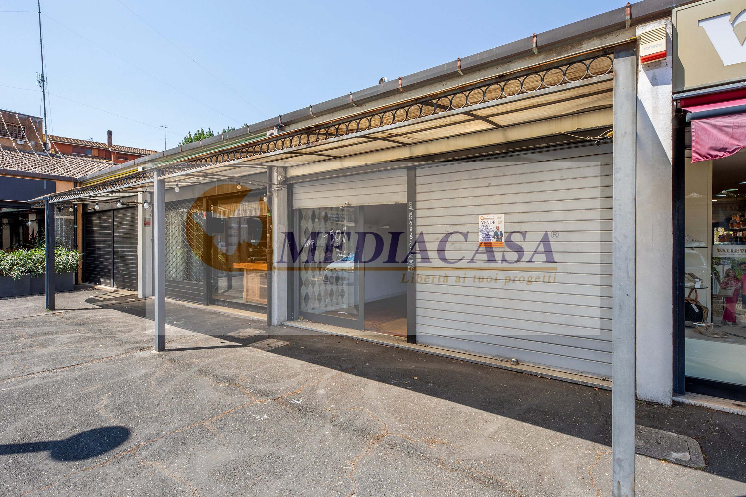 Locale commerciale in vendita in Via Vittorio De Sica, 48
